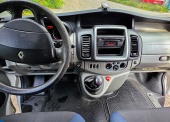 Samochód osobowy Renault Trafic (przebieg 230 tys. km) 